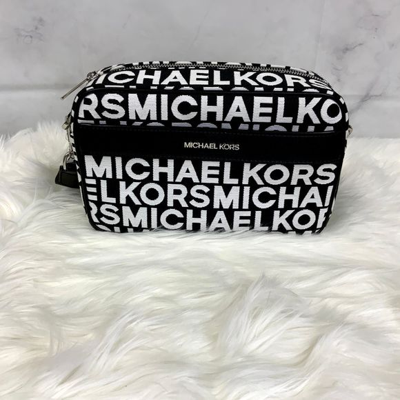 Michael Kors Handbags - Michael Kors Kenly Large Pocket Crossbody